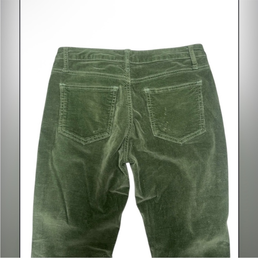 Saints & Hearts Mid-Rise Olive Green Corduroy Flared Jeans for Women
- SOLD - Picture 6 of 8